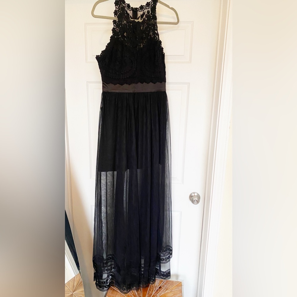 NWT bebe Black Lace Crochet and Mesh Racerback Maxi Dress in Size 6